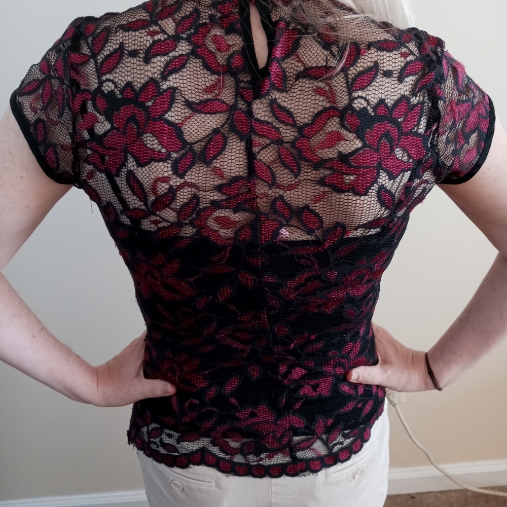 Pink flower lace top. - Picture 4 of 4